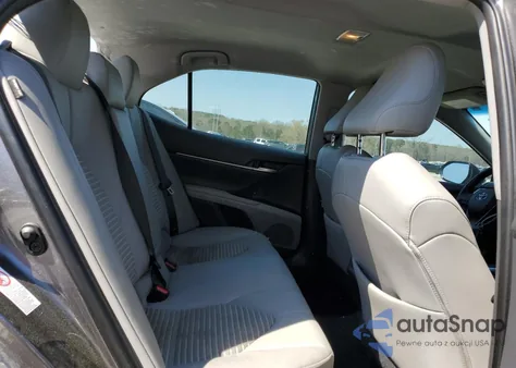 2018 Toyota Camry L z USA, uszkodzony, nr VIN 4T1B11HKXJU563578